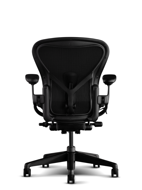 Takakuva Herman Miller Aeron -pelituolista, väri onyx-musta