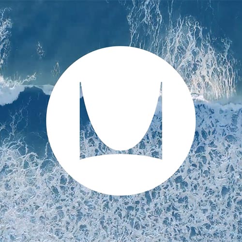 Kuva meren aalloista ja valkoinen Herman Miller -logo